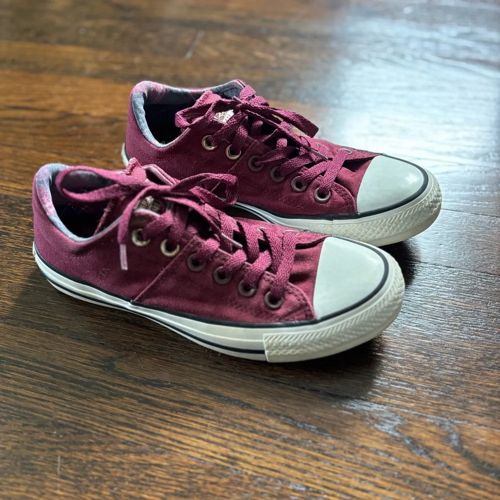 EUC Burgundy Converse Low Tops - Picture 1 of 7
